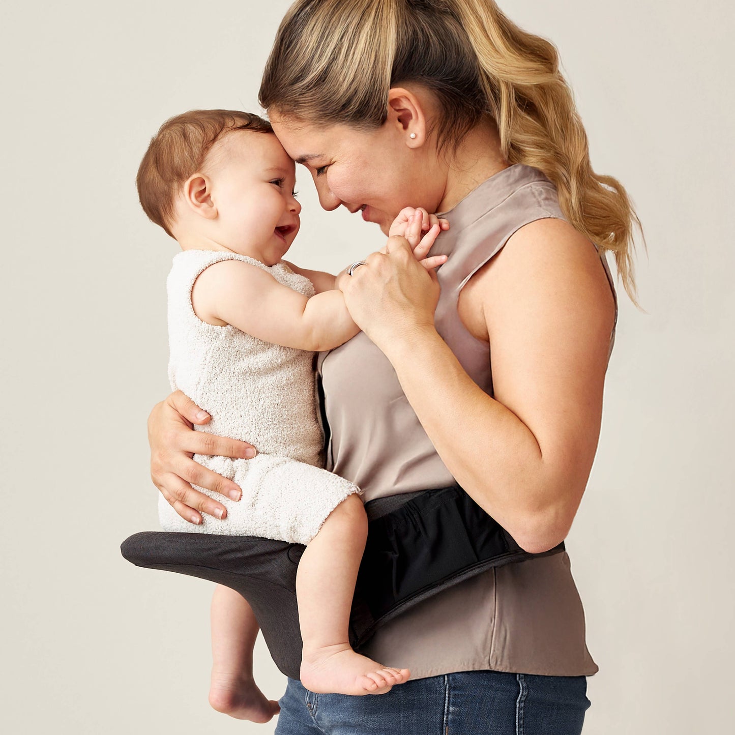 Hold & Fold Hip Seat Carrier