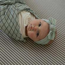 Load image into Gallery viewer, Pebble Cable Knit Knotted Headband
